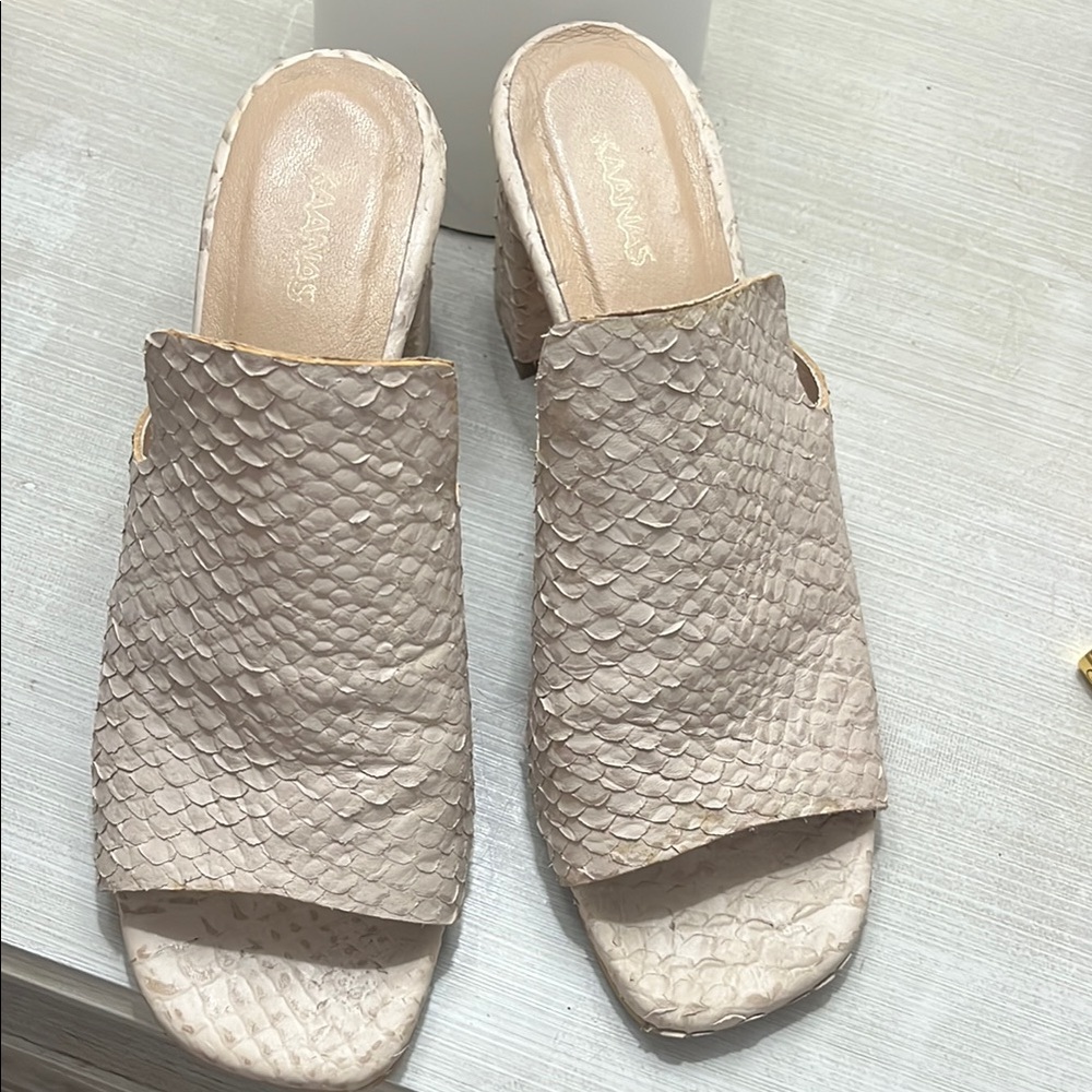 Kaanas Cream Mules with Quilted Texture